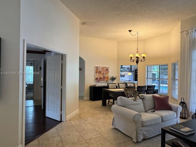 Building Photo - 834 Verona Lake Dr