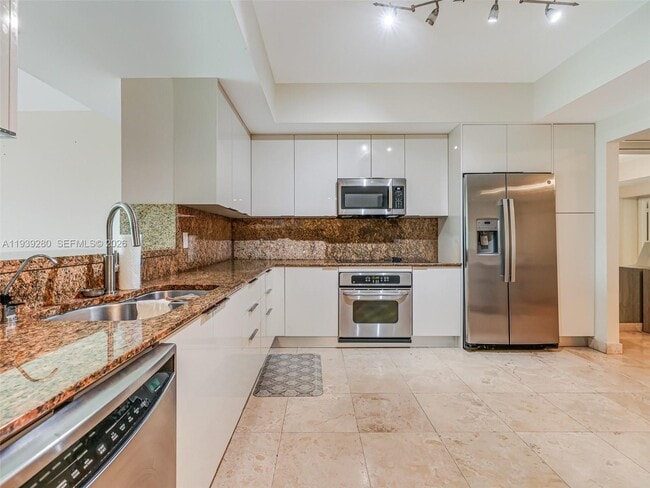 Building Photo - 3330 NE 190th St