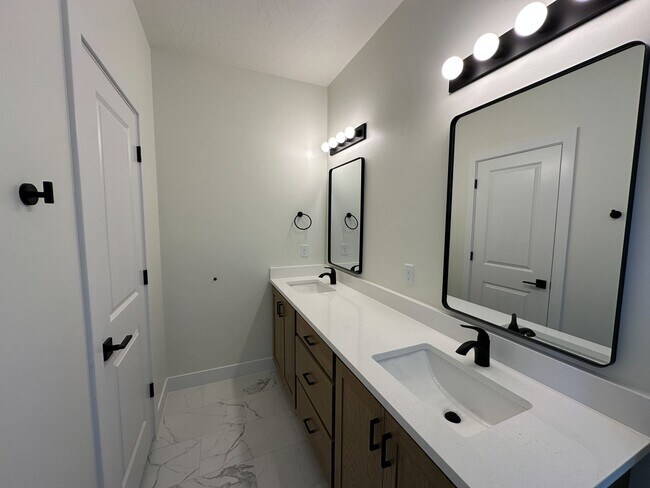 Building Photo - Brand New Townhome – Internet Included