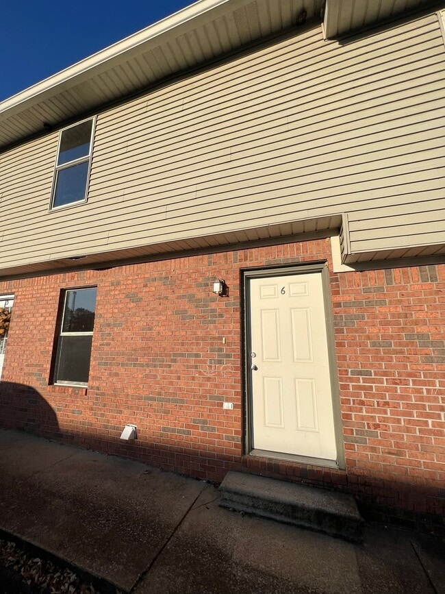 Building Photo - 427 Mt Pelia Rd