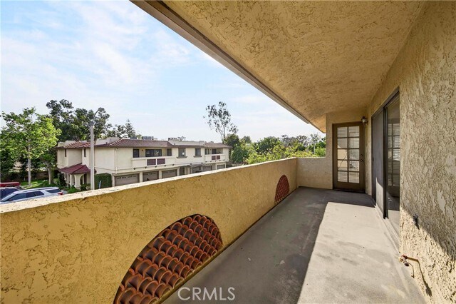 Building Photo - 25261 Tanoak Ln