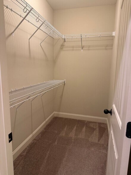 Building Photo - Eagle Ridge Townhome - Furnished Unit - Op...