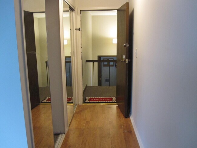 Building Photo - 820 Cliffs Dr