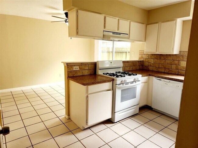 Building Photo - 33 Coralberry Rd