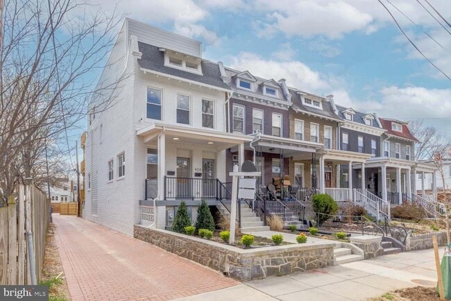 Building Photo - 424 Taylor St NW