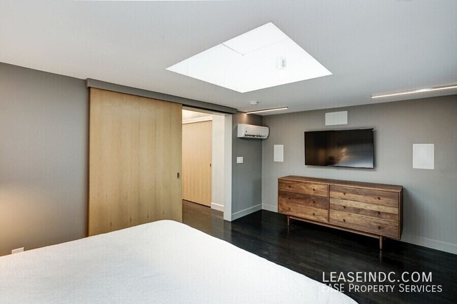 Building Photo - 1964 2nd St NW