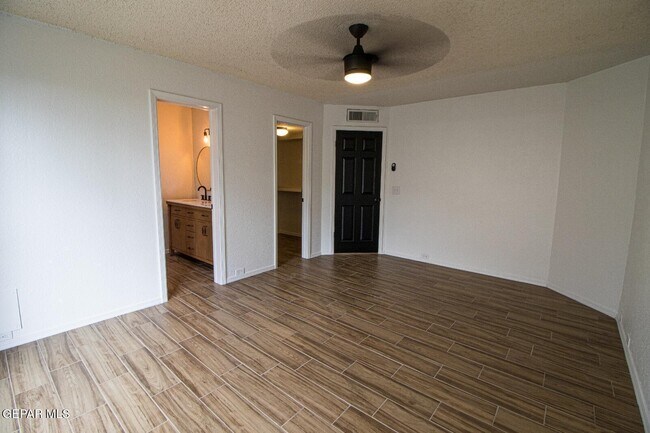 Building Photo - 6806 Ridgley Way