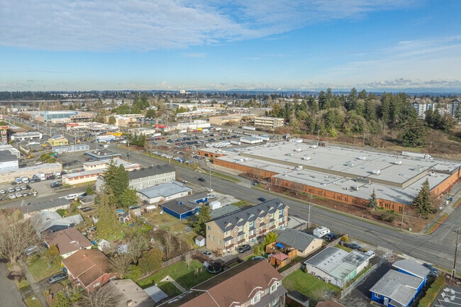 Aerial Context - Pine Street 6 Plex