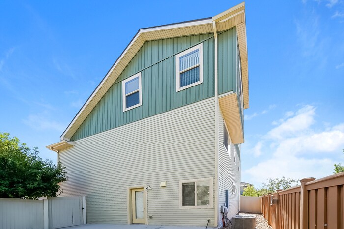 Building Photo - 20009 Elgin Dr