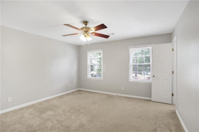 Building Photo - 455 Persimmon Ln