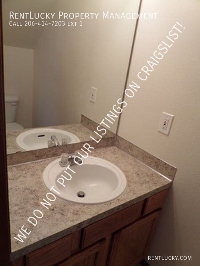 Building Photo - 1512 S Puget Dr