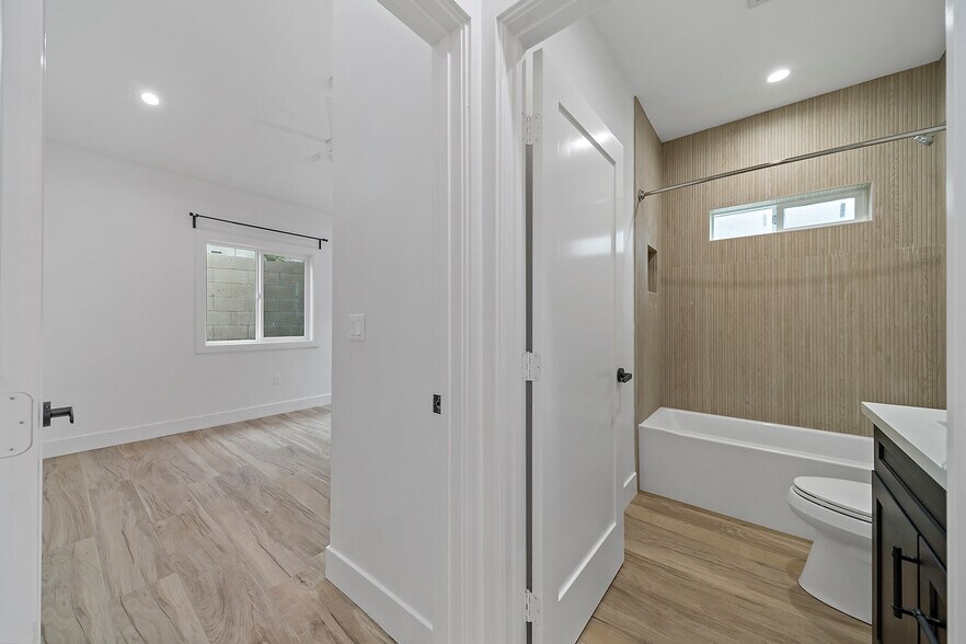 Building Photo - 2616 Glendale Blvd