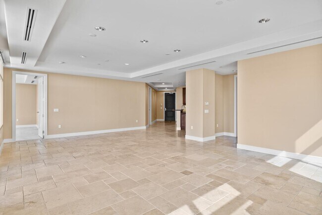 Building Photo - 2211 E Camelback Rd