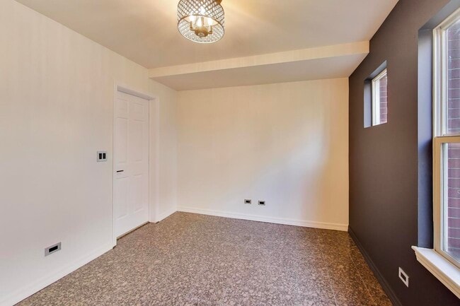 Building Photo - 6951 N Western Ave