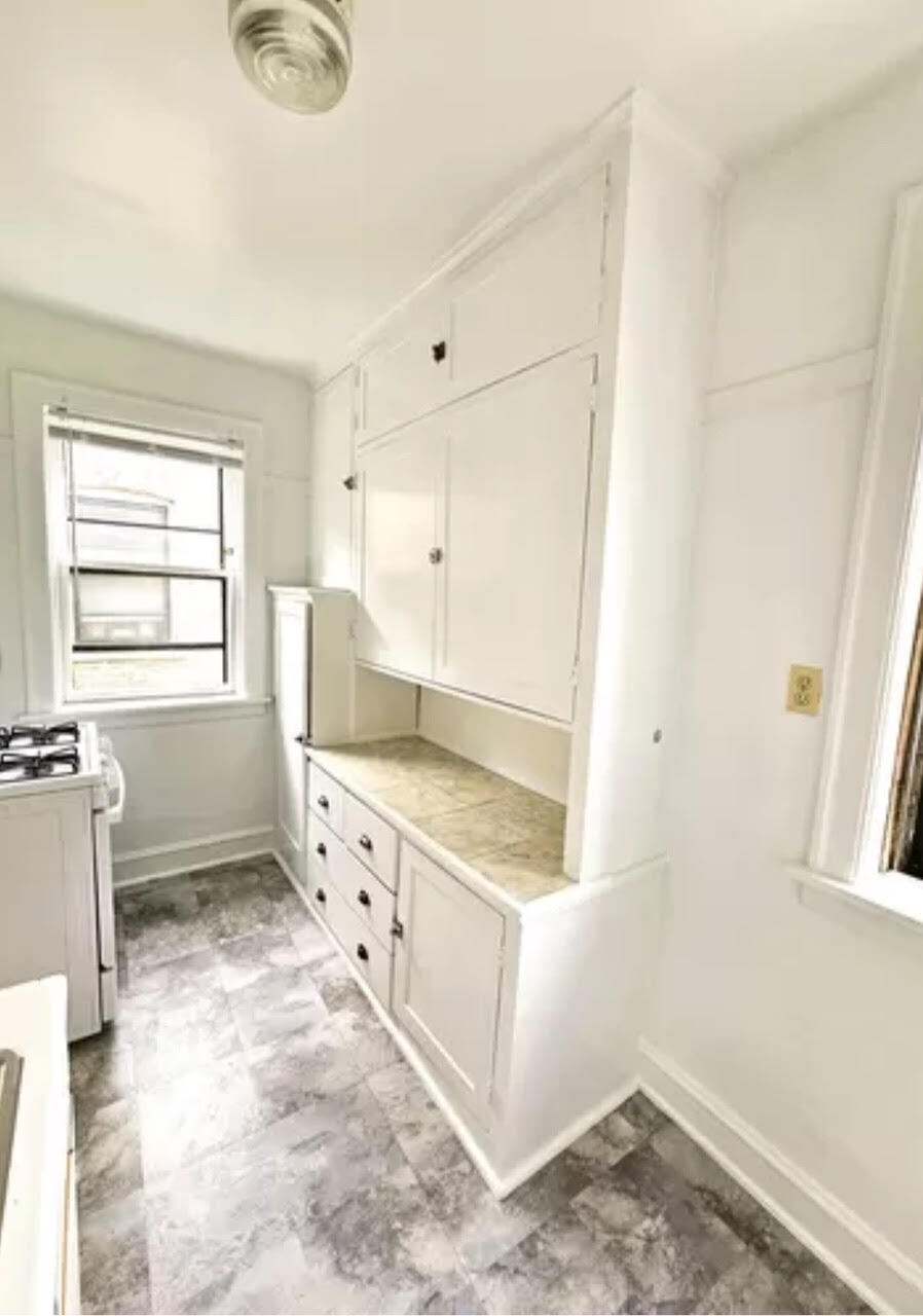 Building Photo - 1500 W Chase Ave