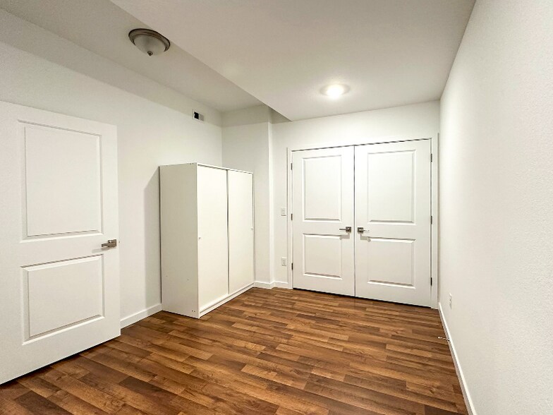 Primary Photo - 330 Geneva St