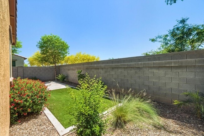 Building Photo - 9233 W Dreyfus Dr