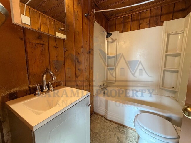 Building Photo - 1 Bedroom 1 Bathroom Apartment