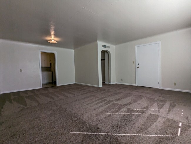 Building Photo - Nice 2 bed/1 bath located in the Whiteaker district