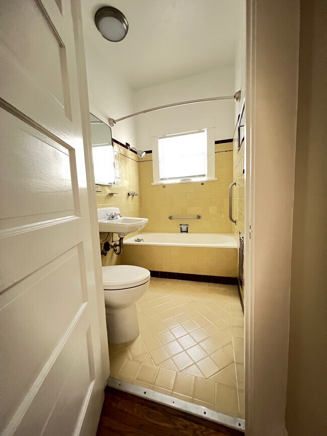 Bathroom - 1642 La Fayette Rd