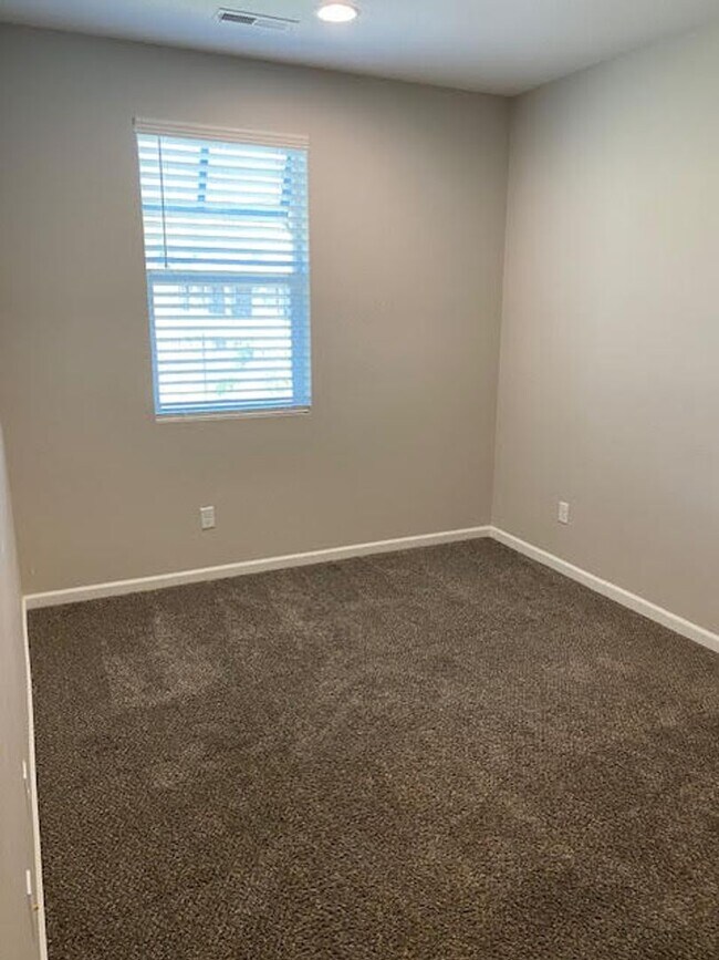 Building Photo - 2150 Santona Cir