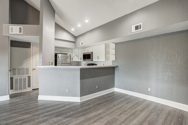 Building Photo - 2121 El Paseo St