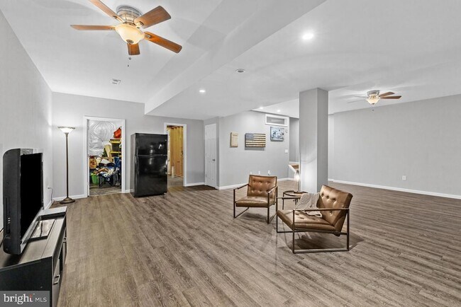 Building Photo - 7386 Monroe Dr