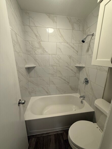 Building Photo - 210 Shrum Ct