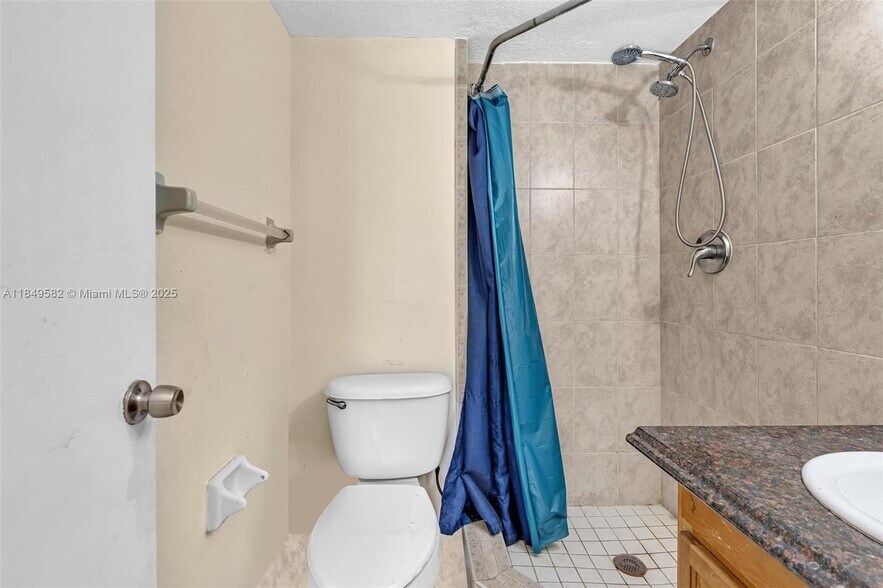Building Photo - 3750 SW 60th Ter