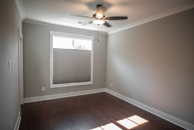 Building Photo - 2 BR 2.5 BA- Downtown Greenville Townhome- FOR RENT