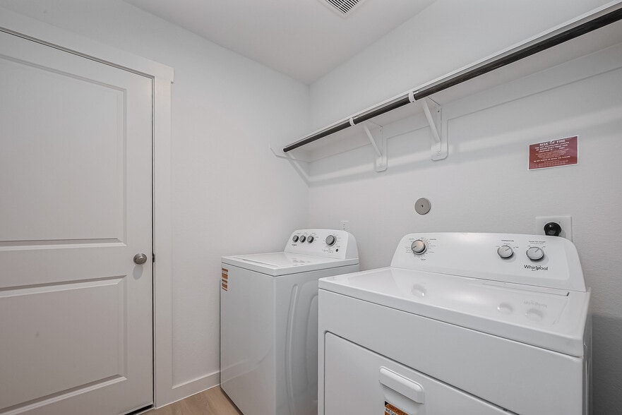 washer-dryer - 1535 Merulana Ln