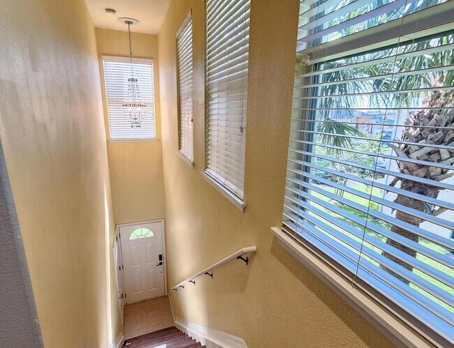 Building Photo - 927 Ocaso Ln