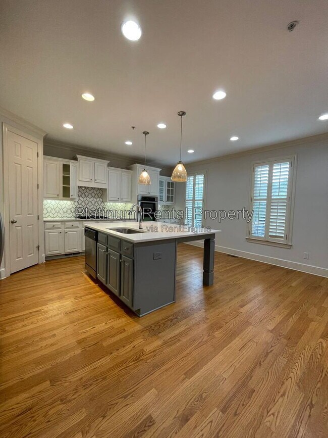 Building Photo - 1875 Adagio Dr