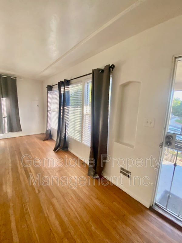 Building Photo - 5017 College Ave