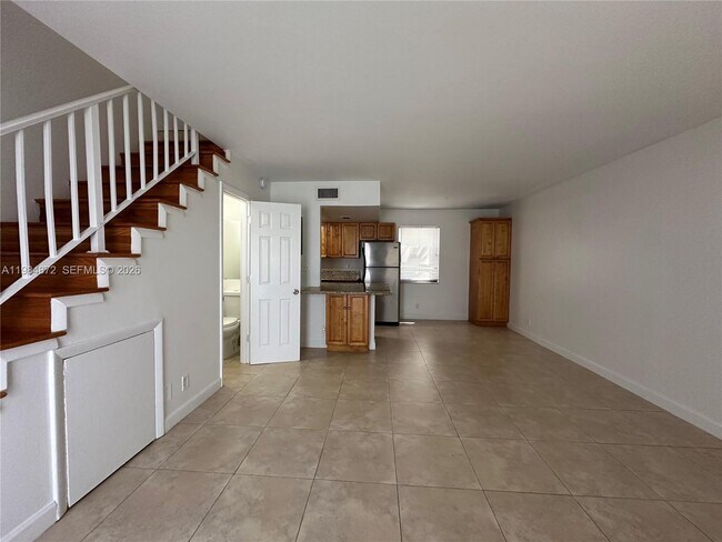 Building Photo - 2705 NE 9th Ave