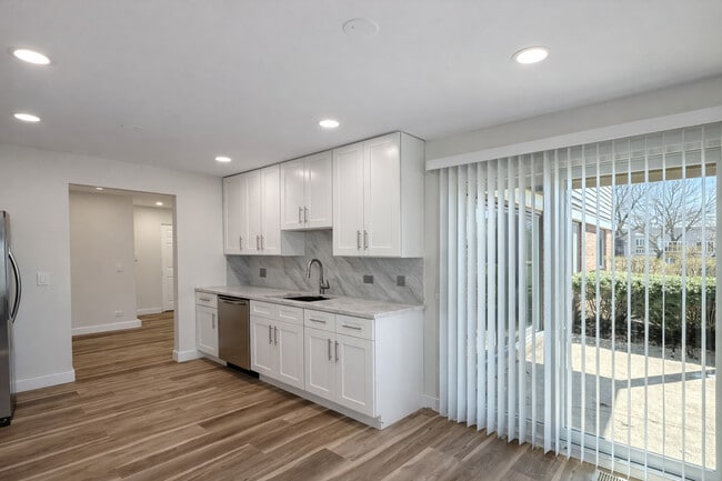 Building Photo - 52 Stanton Ct