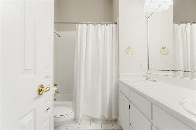 Building Photo - 118 W Greenbriar Ln