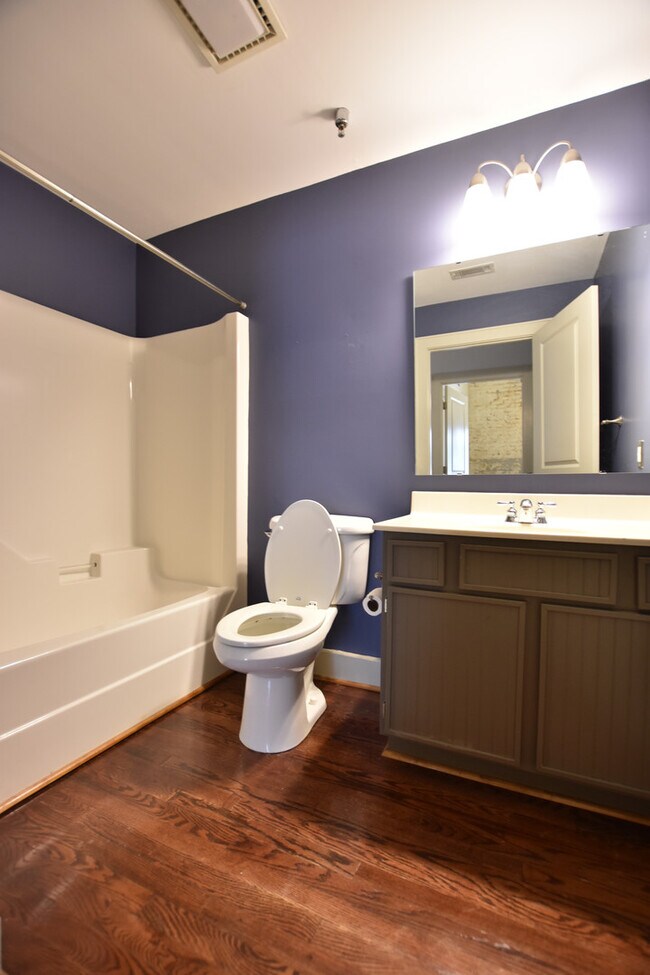 Building Photo - Stunning  2 Bedroom Loft @ Piedmont Leaf Lofts in Innovation Quarter!
