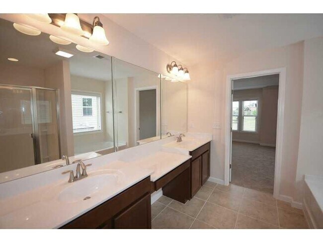 Building Photo - 3390 New Fawn Ln