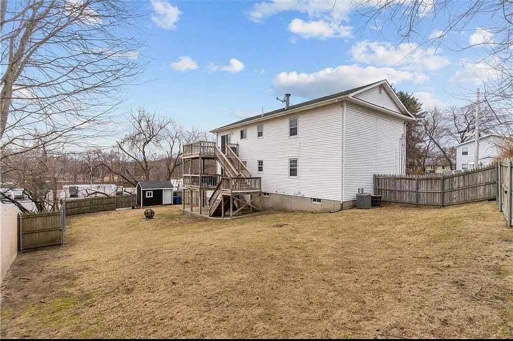 Building Photo - 190 Gladstone St