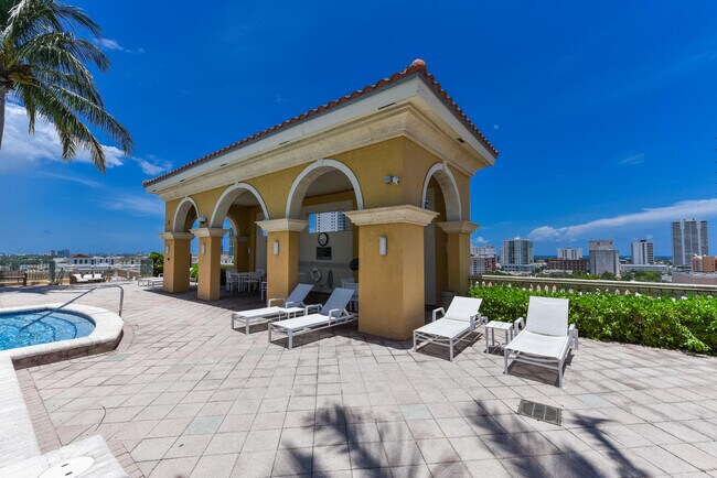 Building Photo - 403 S Sapodilla Ave