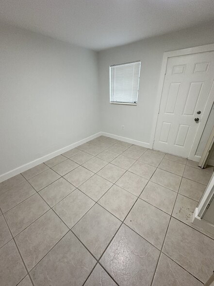 Building Photo - 2550 SW 9th St