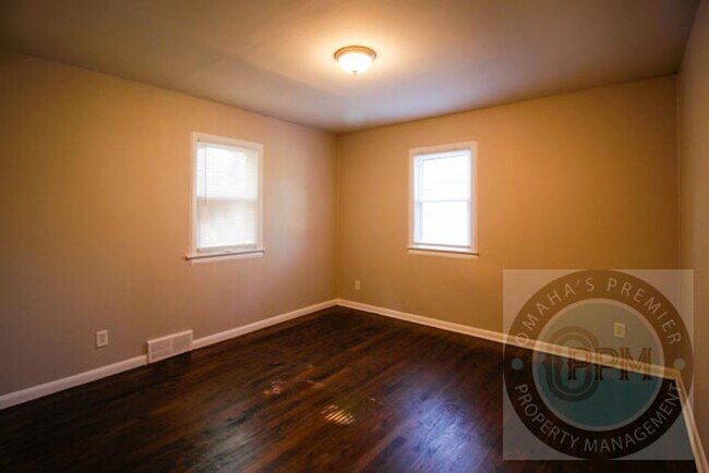 Building Photo - 3 Bedroom / 1 Bath Home! | Omaha, Ne