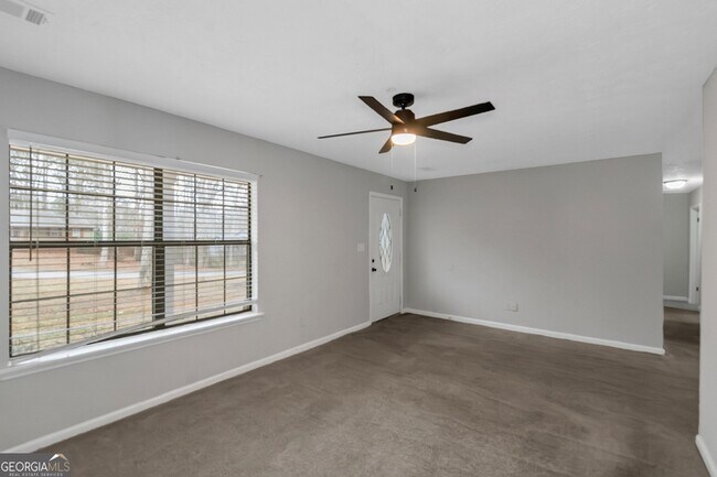 Building Photo - 321 Summerwood Ln
