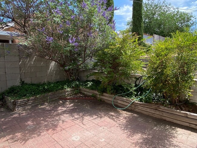 Building Photo - 1612 Princeton Dr SE