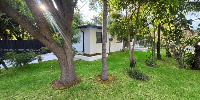 Building Photo - 12800 NE 12th Ave