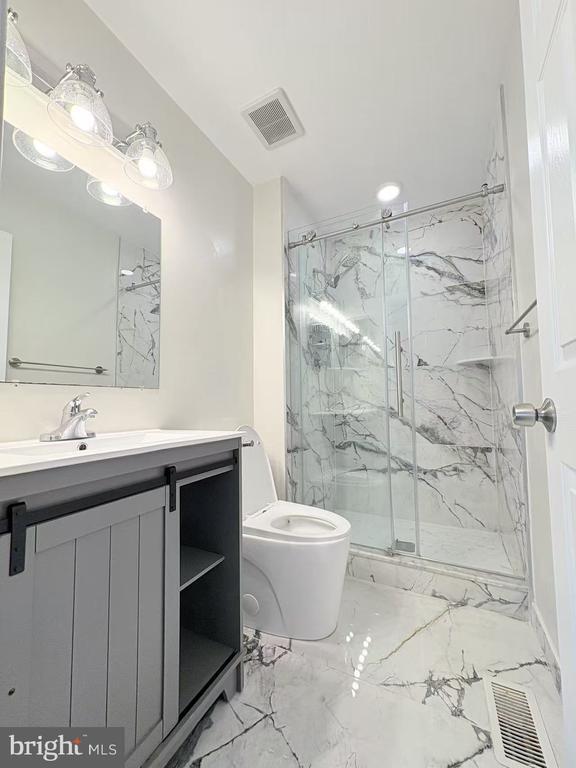 Building Photo - 1017 Oaklyn Ct