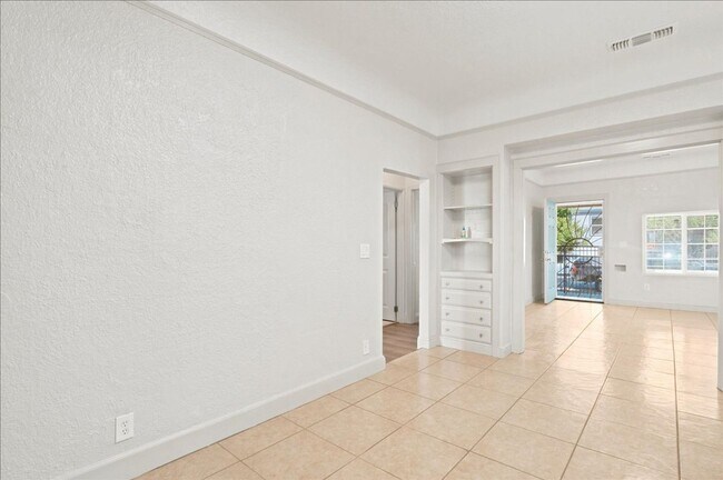 Building Photo - 3123 San Rafael Ct