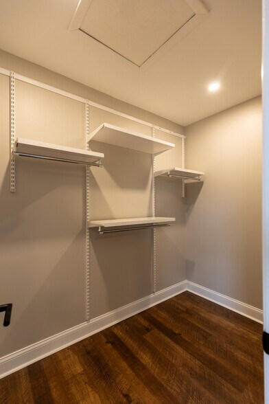 Building Photo - 5643 S Harlem Ave