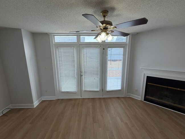 Building Photo - 3 Bedroom Townhome in Sagewood - Central location, Granite Countertops and Stainless Appliances